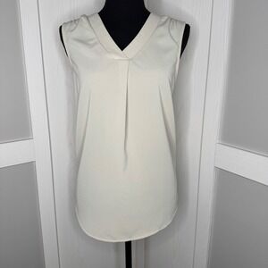 Quezhu Women's Top Size S Short Sleeve Natural‎ Beige V Neck